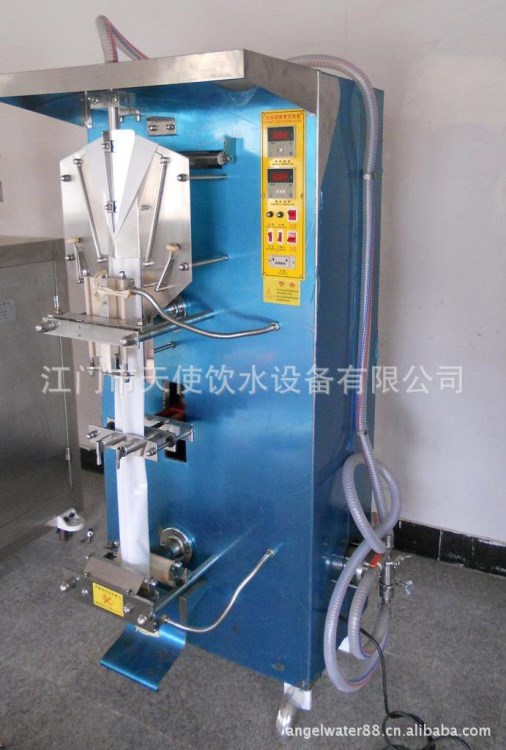 生產(chǎn)銷售液體自動包裝機,食品包裝機械,液體袋裝水牛奶豆?jié){包裝