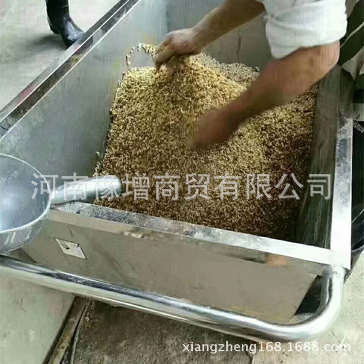 運料車喂料車養(yǎng)豬設備母豬豬仔上料飼料車不銹鋼手推料車不銹鋼料