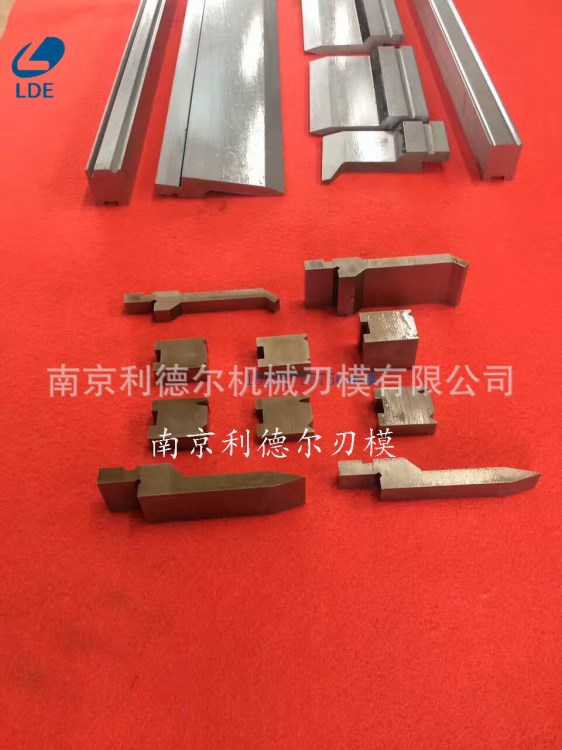 蘇州數(shù)控折彎機(jī)模具 折邊機(jī)門廠折彎模具 彎刀壓平圓弧車廂板成型