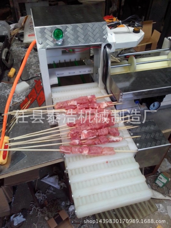 食品機械穿羊肉串機 穿魷魚 魚豆腐肉串機 燒烤穿串機