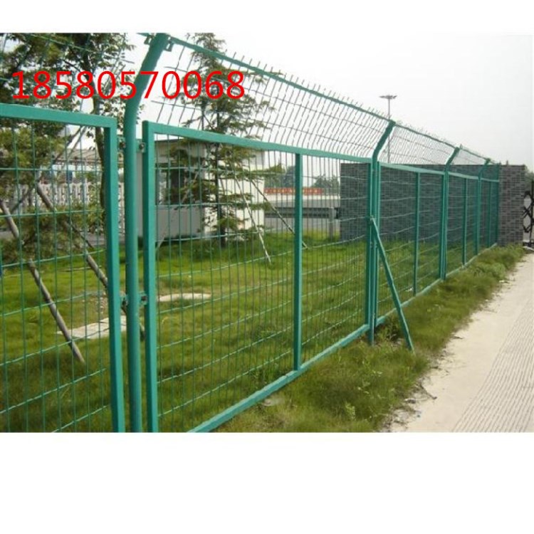 重慶夢晟公路框架護(hù)欄網(wǎng) 1.8m*3m框架護(hù)欄網(wǎng) 高速用隔離網(wǎng)邊框