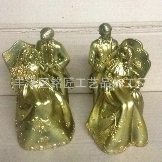 廠家定制樹脂工藝品卡通人物情侶擺件結(jié)婚紀(jì)念品家居客廳裝飾擺設(shè)