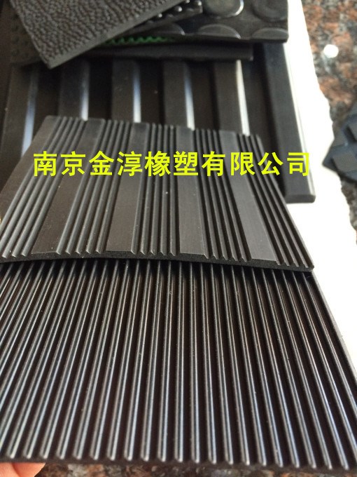 供應(yīng)防滑粗細(xì)條紋橡膠板，耐磨耐老化，防滑橡膠墊
