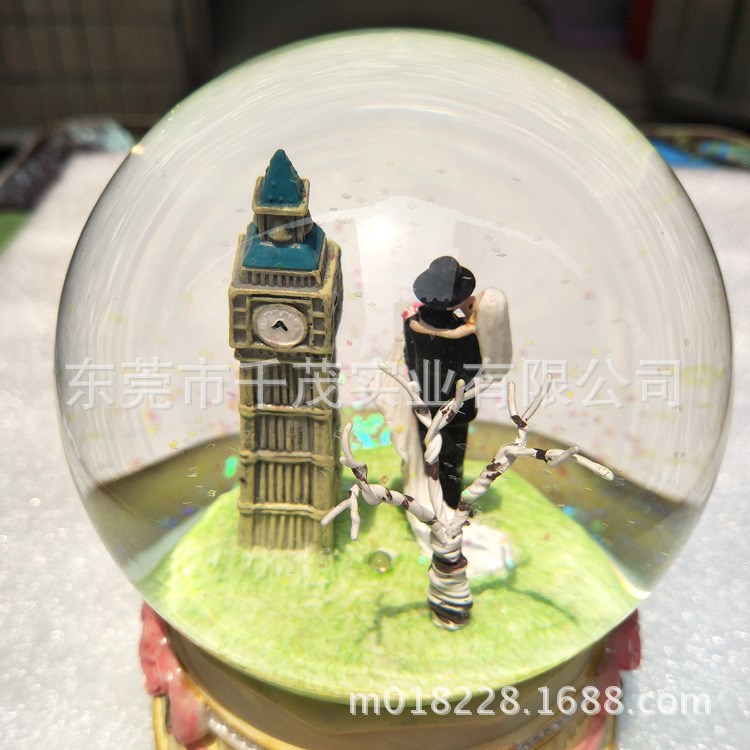 歐美雪花球人物教堂婚慶紀念品家居裝飾擺件音樂工藝玻璃球