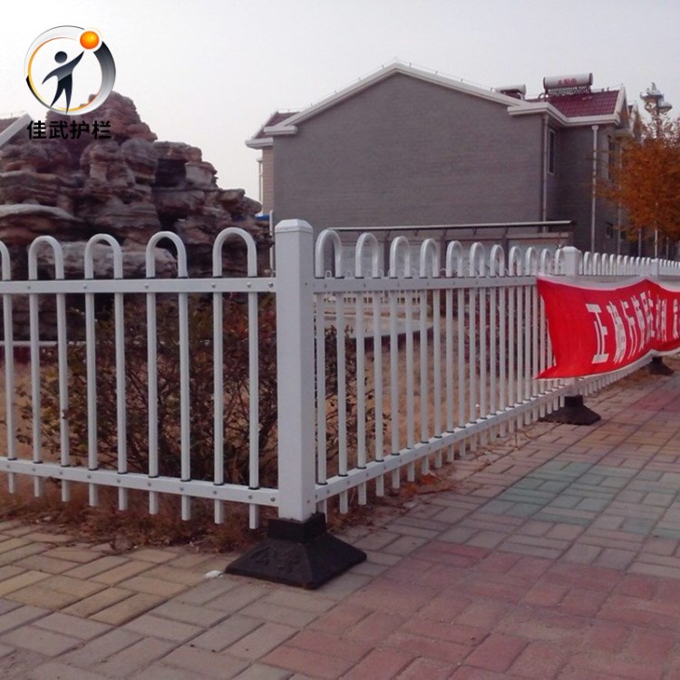 工廠直銷京式護欄城市道路中間隔離網(wǎng)  道路隔離柵多規(guī)格定制