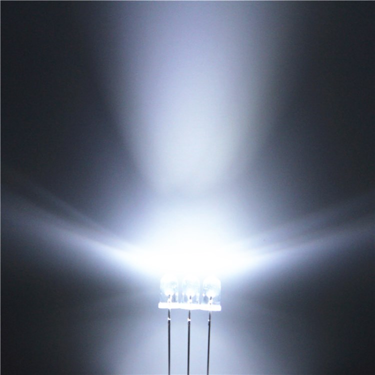 廠家直銷 高亮F5/5mm圓頭無邊白發(fā)白光短腳 LED燈珠  發(fā)光二極管