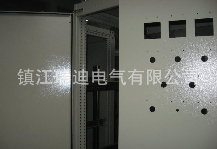 常年生產電子機箱的外殼以及高壓控制配電柜及設計定作