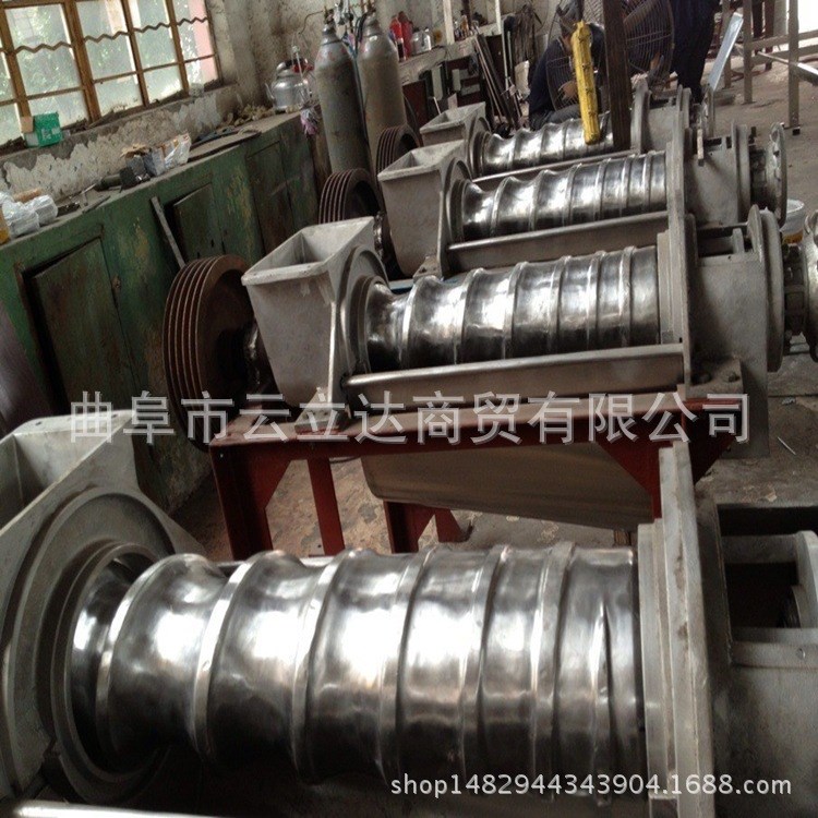 水果榨汁機(jī) 小型0.5噸破碎榨汁機(jī) 梨子榨汁機(jī) 雪梨汁壓榨機(jī)械