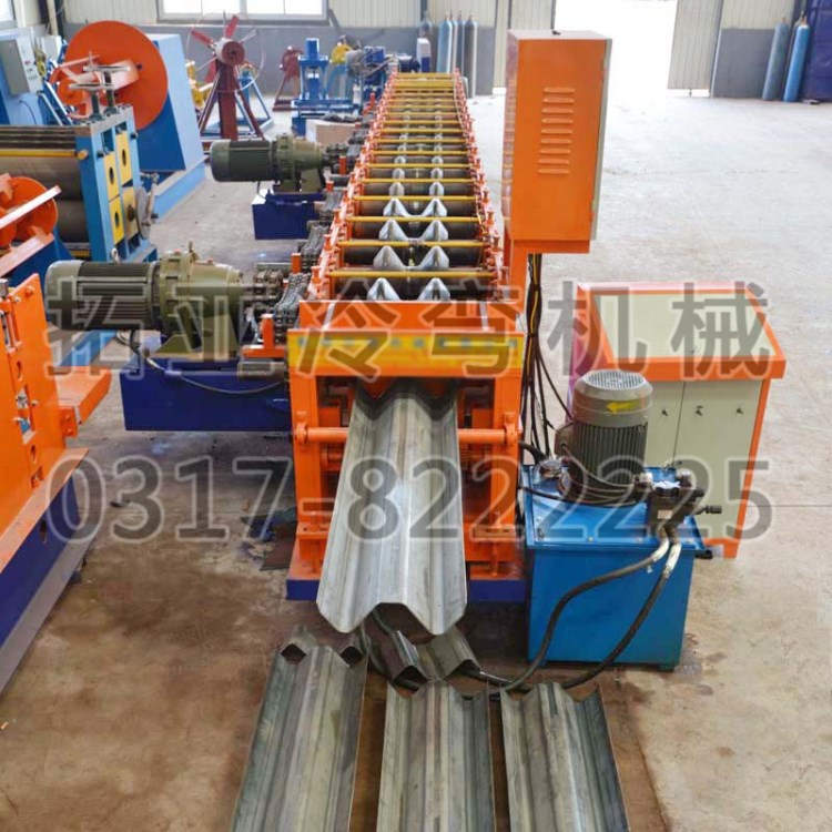 高速公路護(hù)欄板壓制機(jī)械 鋅鋼冷彎機(jī)組 雙波形護(hù)欄板滾壓設(shè)備
