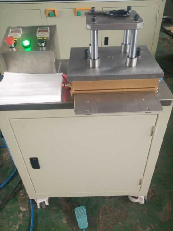 濾芯縱縫焊接機(jī) 塑料縱縫機(jī) 塑料焊接方案就選賀格