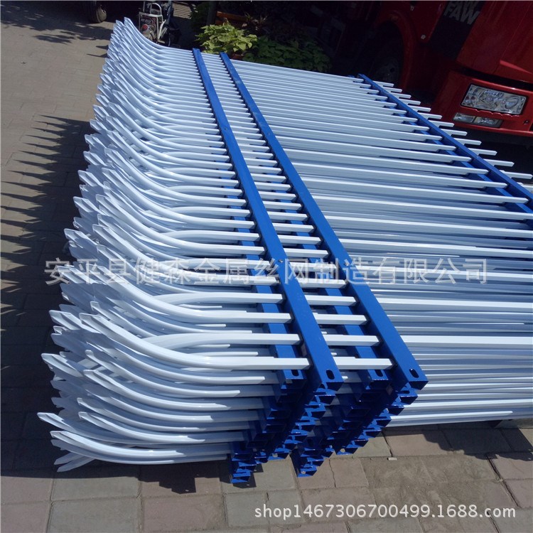 兩彎方柱護(hù)欄網(wǎng) 工廠企業(yè)圍墻鍍鋅欄桿 小立桿柵欄 鐵藝鋅鋼裝配