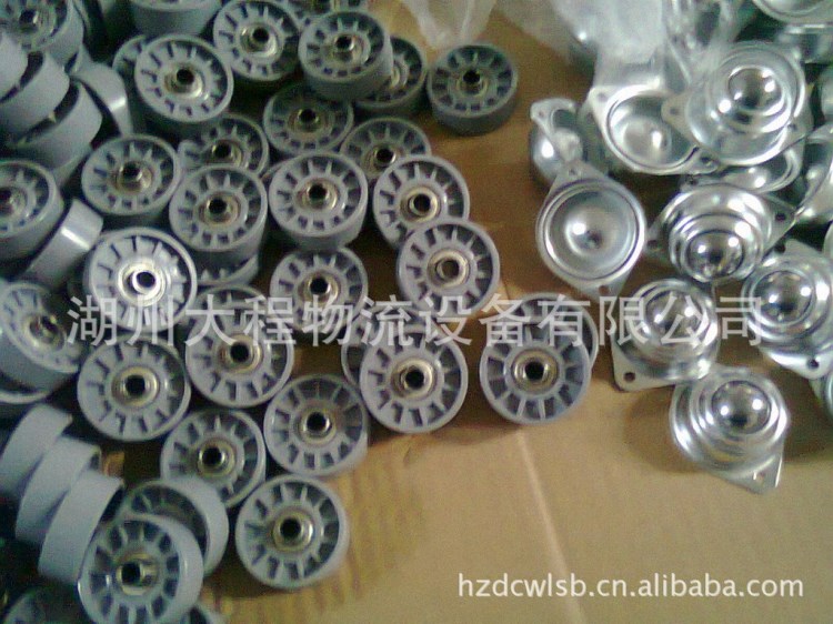 生產(chǎn)各種型號(hào)萬(wàn)向球，福來(lái)輪滾筒