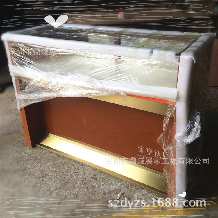寶亨達珠寶柜臺設計制作,深圳珠寶展示柜定做廠家