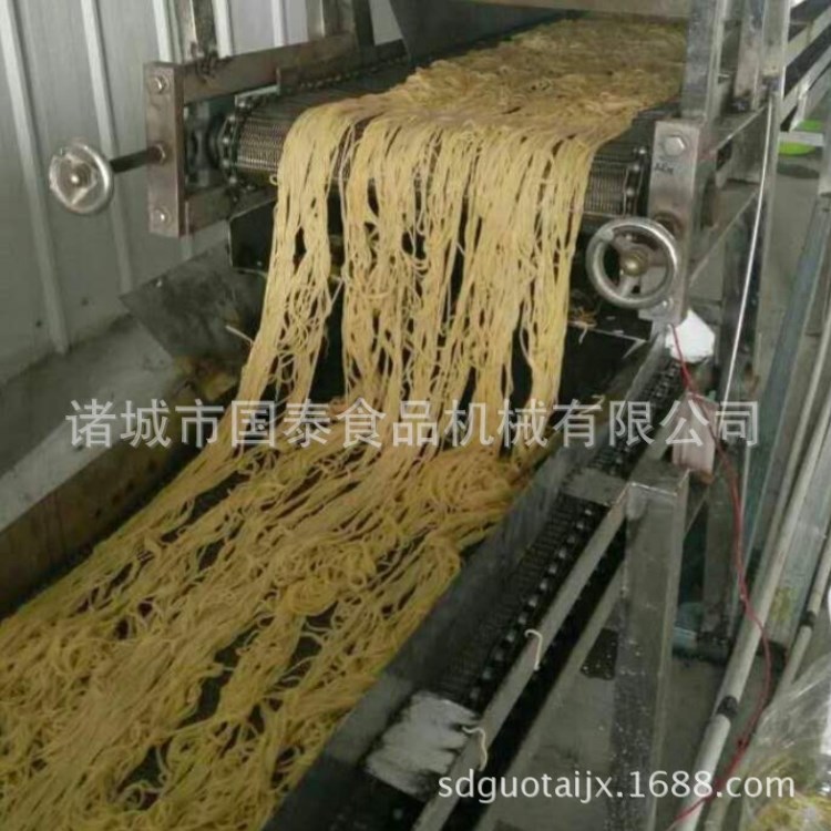 熱干面生產(chǎn)線  自動(dòng)傳送熱干面加工成套設(shè)備 熱干面煮面機(jī)