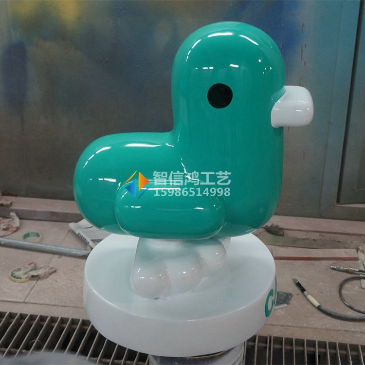 卡通小鴨子雕塑 惠州大型玻璃鋼制品廠 定制卡通造型雕塑公仔