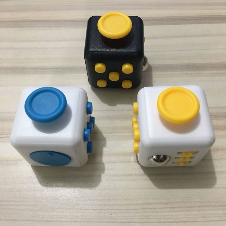 2018高品質(zhì)減壓魔方fidget cube減壓方塊緩解煩躁方塊抗焦慮批發(fā)