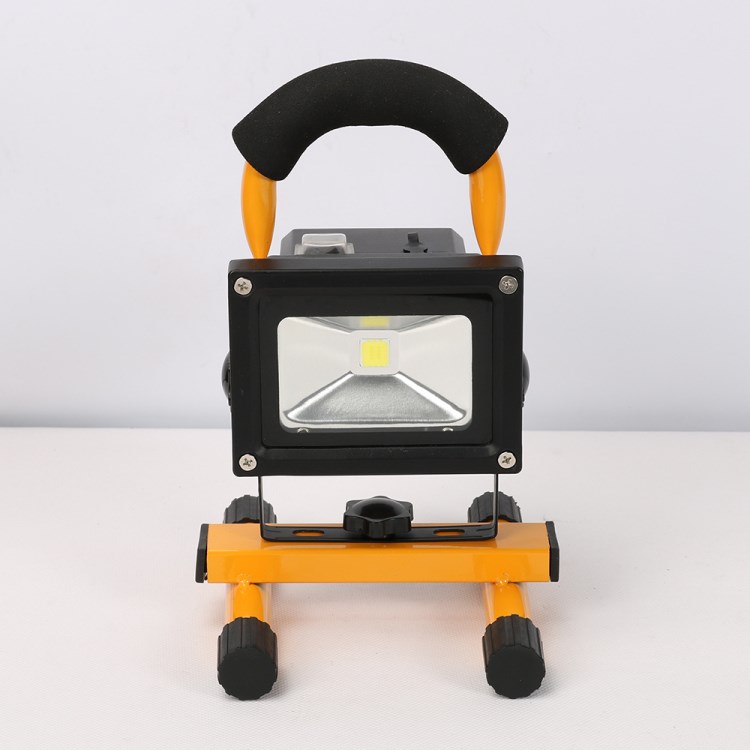 10W戶外應(yīng)急燈具 便攜式手提照明 強光車載探險 LED充電投光燈