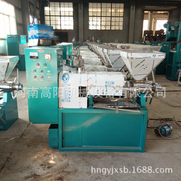 大豆油榨油機(jī) 小型花生油榨油機(jī) 100型全自動(dòng)多功能螺旋榨油機(jī)
