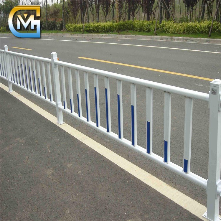 現(xiàn)貨直銷固定式車行分隔欄 城市交通要道隔離護欄 U型n型道路護欄