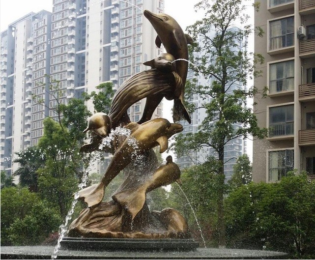 大型廣場景觀噴泉雕塑戲水海豚定制擺件戶外別墅仿銅玻璃鋼雕塑