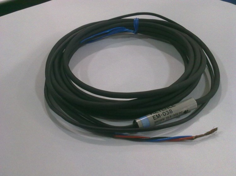 庫存低價全新原裝基恩士傳感器：EM-080