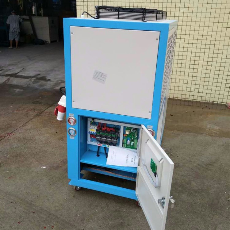 阿甘達(dá)冷凍機(jī)廠供水冷螺桿滿液式密煉機(jī)專用冷水機(jī) 風(fēng)冷式冷水機(jī)