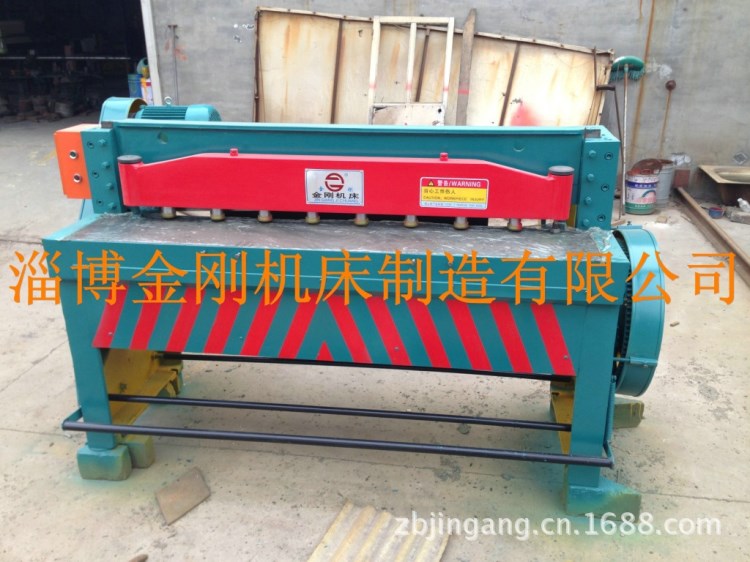Q11-3&times;1300電動腳踏機械式高性價比剪板機