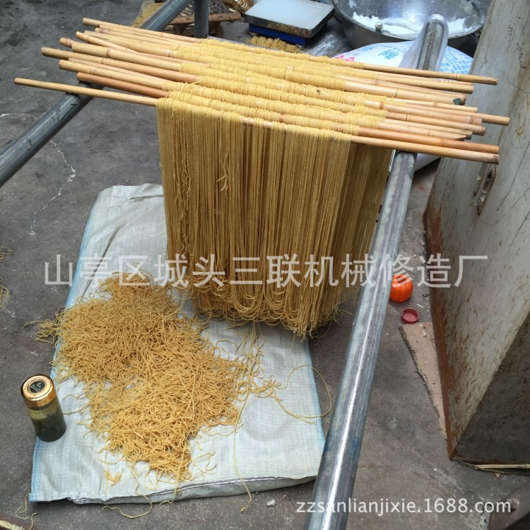 黃豆面條幾素羊肚絲素牛排素雞翅加工設(shè)備大豆面條機(jī)