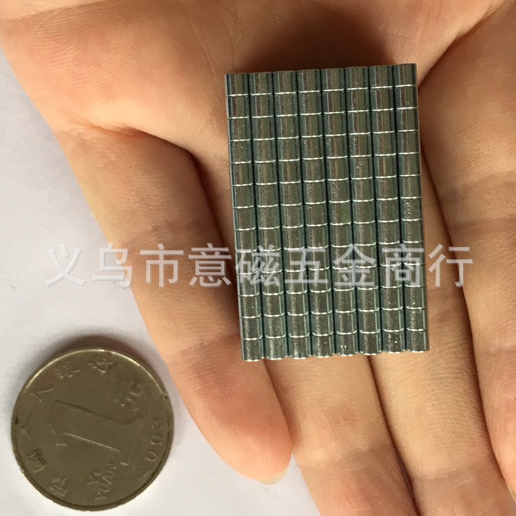 廠家現(xiàn)貨直銷 3x3mm 鍍鋅 稀土永磁 釹鐵硼 酒盒磁鐵 強磁圓片