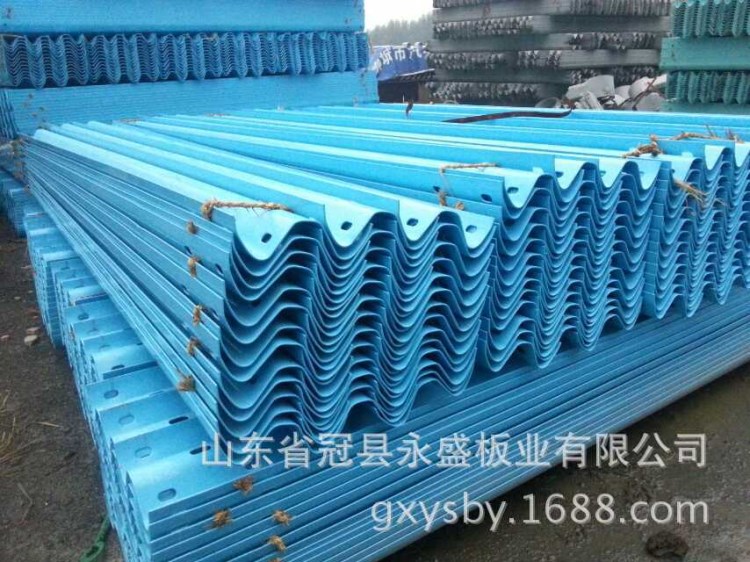 電話15166583825二波高速護欄公路護欄板道路鋅鋼交通彎型護欄