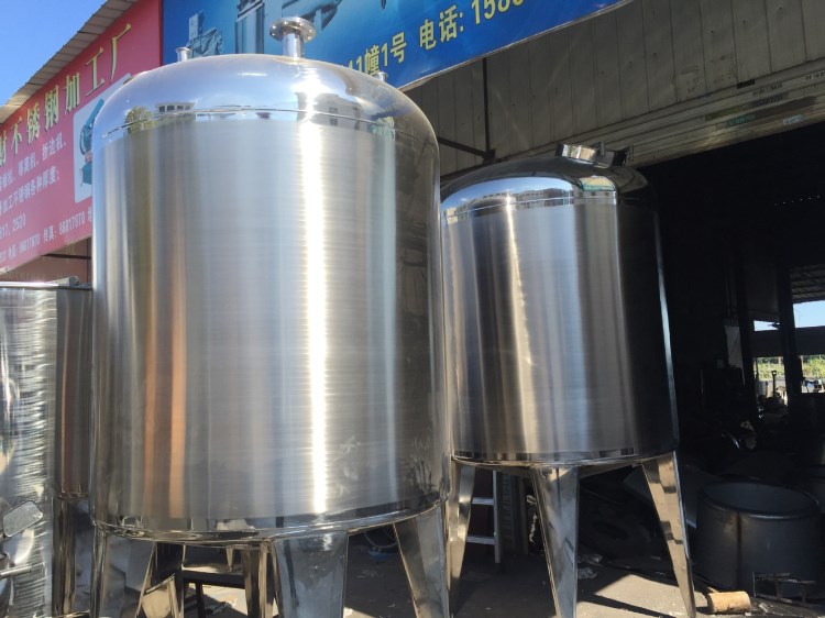 供應(yīng)不銹鋼儲(chǔ)罐，冷熱缸，反應(yīng)釜，夾層鍋，調(diào)配罐，有現(xiàn)貨。