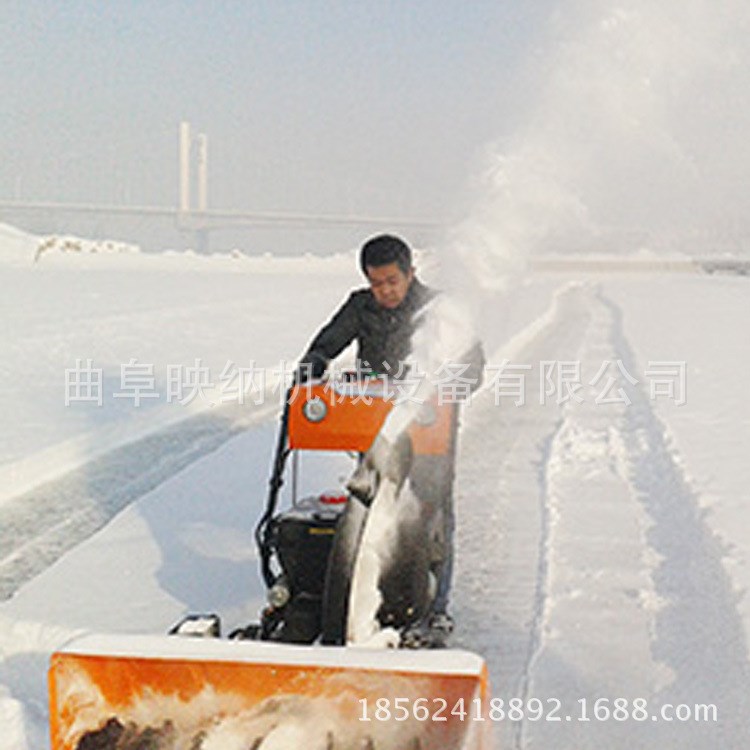 手推式掃雪機(jī) 汽油動(dòng)力除雪機(jī) 滾刷路面清雪機(jī)  路面積雪清理機(jī)