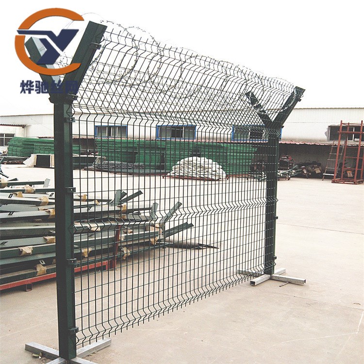 南水北調(diào)河道邊Y型柱護(hù)欄網(wǎng)  三角折彎金屬網(wǎng)片防護(hù)網(wǎng)小區(qū)圍欄廠