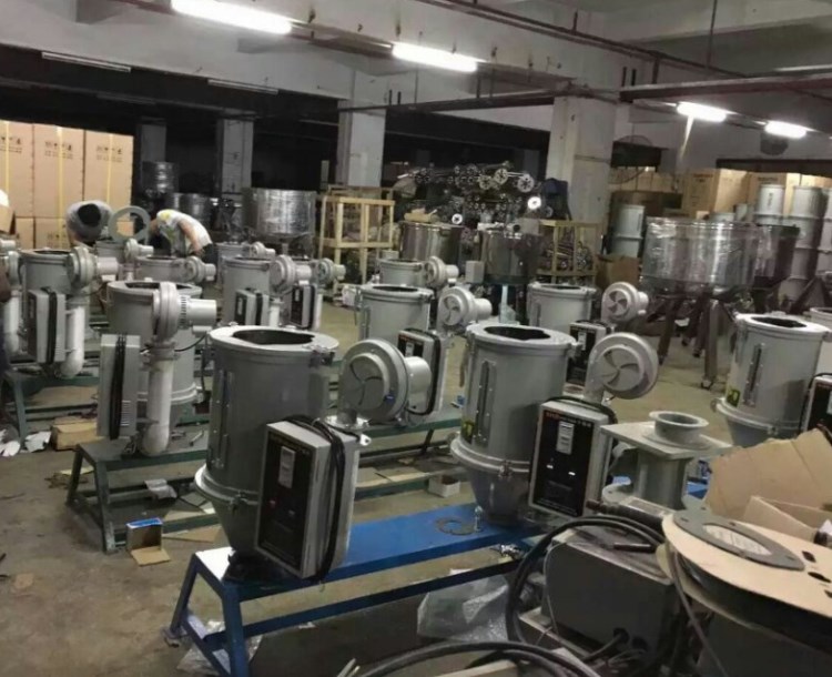 供應深圳東莞廣州惠州   龍崗注   塑機料斗   干燥機  廠家直銷