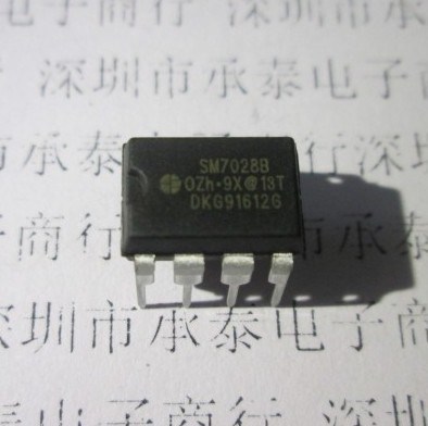 美的電磁爐芯片 SM7028B SM7028 DIP8 全新原裝現(xiàn)貨