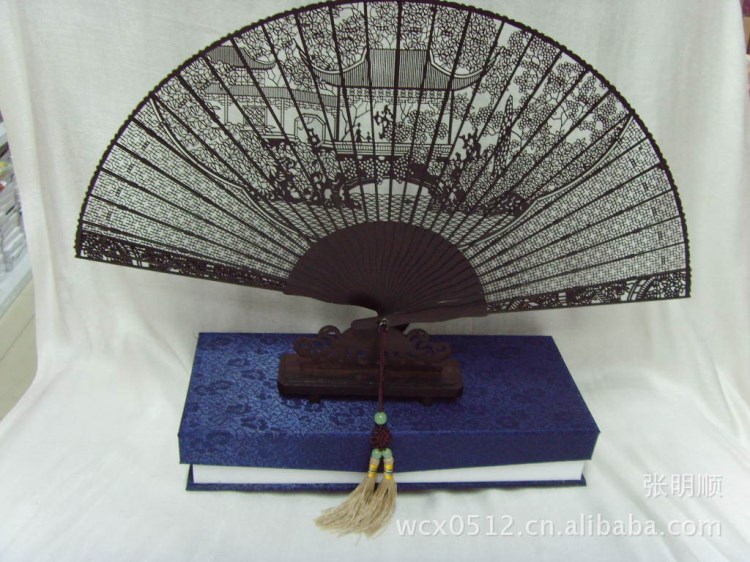 廠家直銷批發(fā) 蘇扇 檀香扇 黑檀烏木折扇 工藝扇 出國禮品