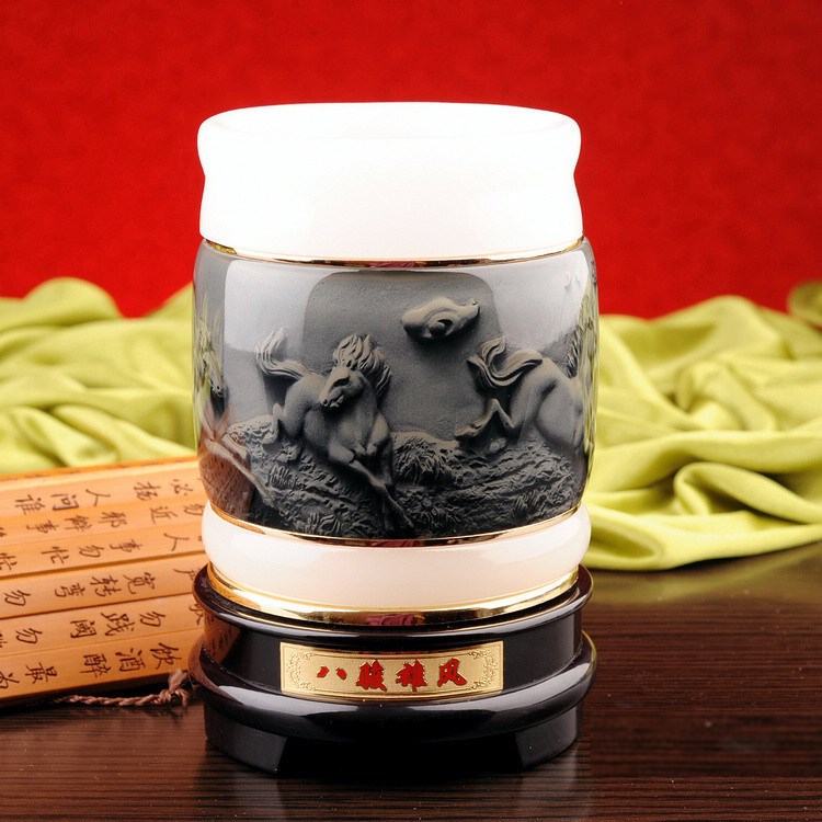 八駿雄風(fēng)浮雕筆筒工藝擺件旅游定制學(xué)生畢生會(huì)議開(kāi)業(yè)禮品紀(jì)念品