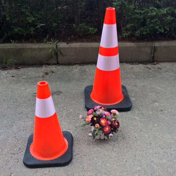 pvc路锥反光锥路障锥隔离桩雪糕筒锥形桶警示柱