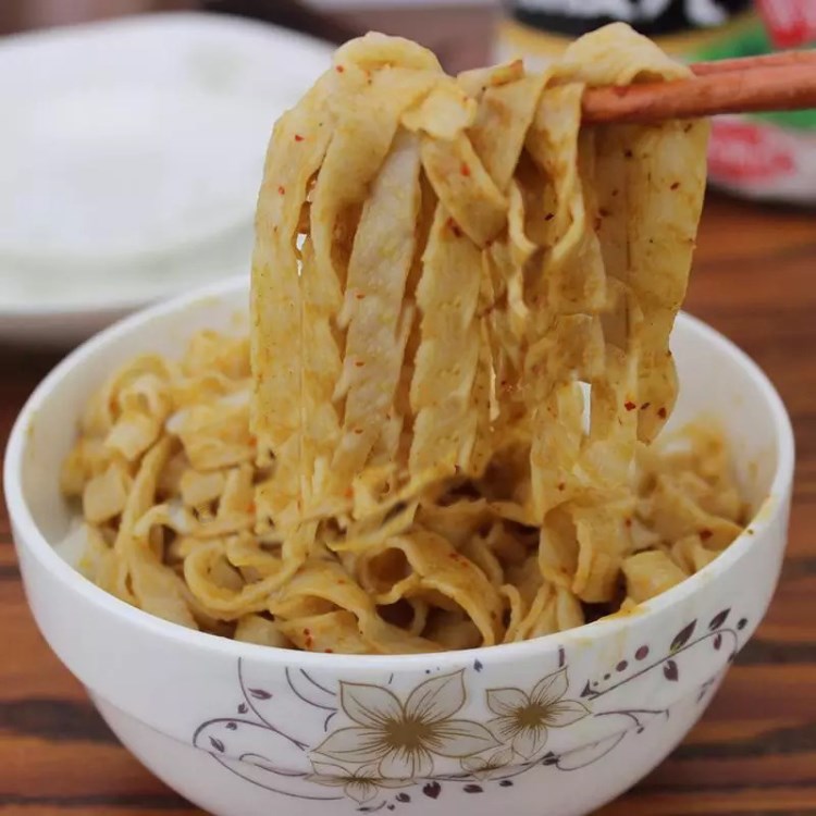 一件代發(fā)涼皮120克 網(wǎng)店代理爆款面皮燕麥筋涼拌水面筋休閑零食