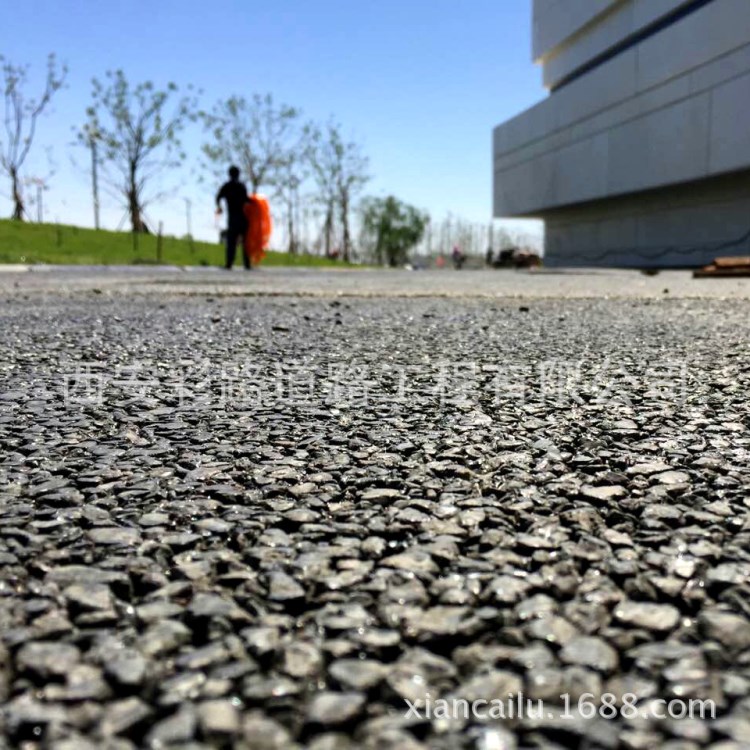 藝術(shù)家村素色透水地坪施工中 承攬C25透水工程 透水砼外加劑