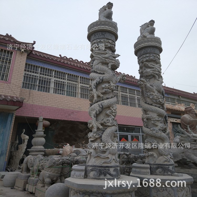 廠家定做石雕滾龍柱 寺廟廣場青石盤龍柱雕塑擺件