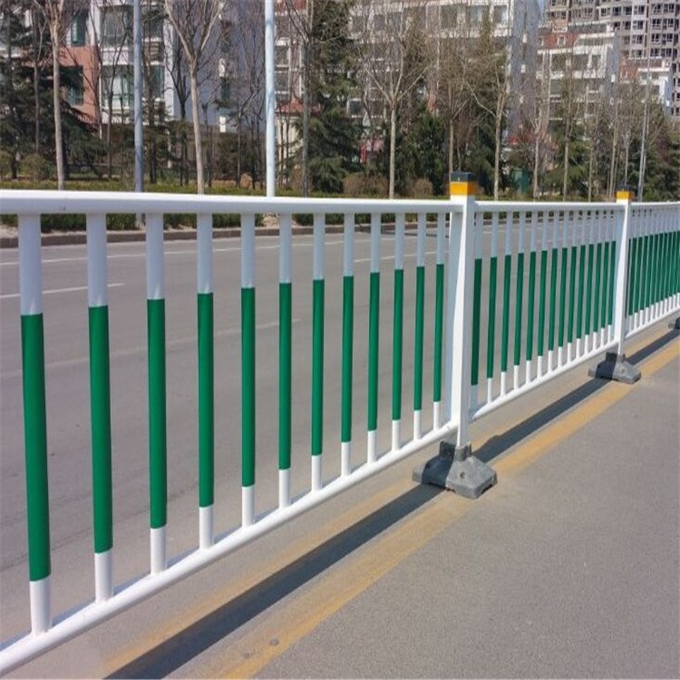 濰坊鋅鋼道路護欄隔離欄馬路城市市政隔離移動圍欄市政保護圍欄