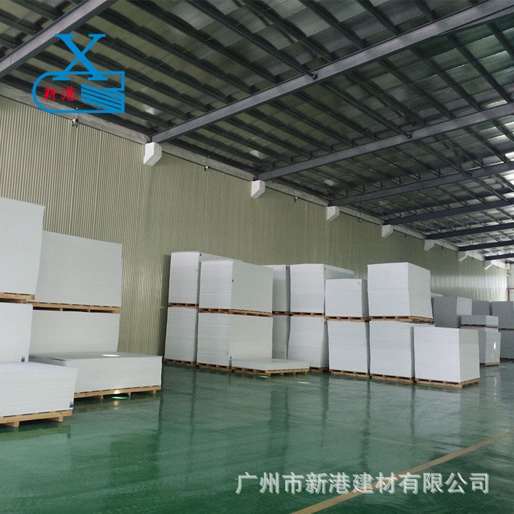 廠家生產(chǎn)供應14mm白色PVC結皮發(fā)泡板PVC板材安迪板無鉛中密度