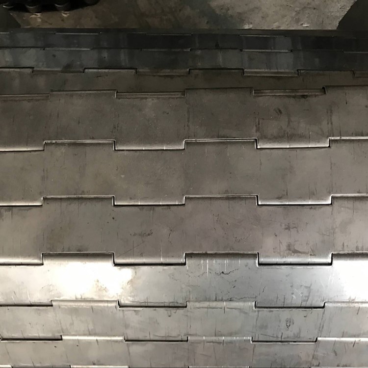 304不銹鋼柔性鏈板輸送帶 非標(biāo)定制木板加工流水線專用排屑鏈板