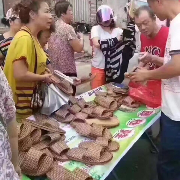 展會地攤竹藤拖鞋夏季草編拖鞋舒適家居男女拖鞋送廣告布錄音批發(fā)