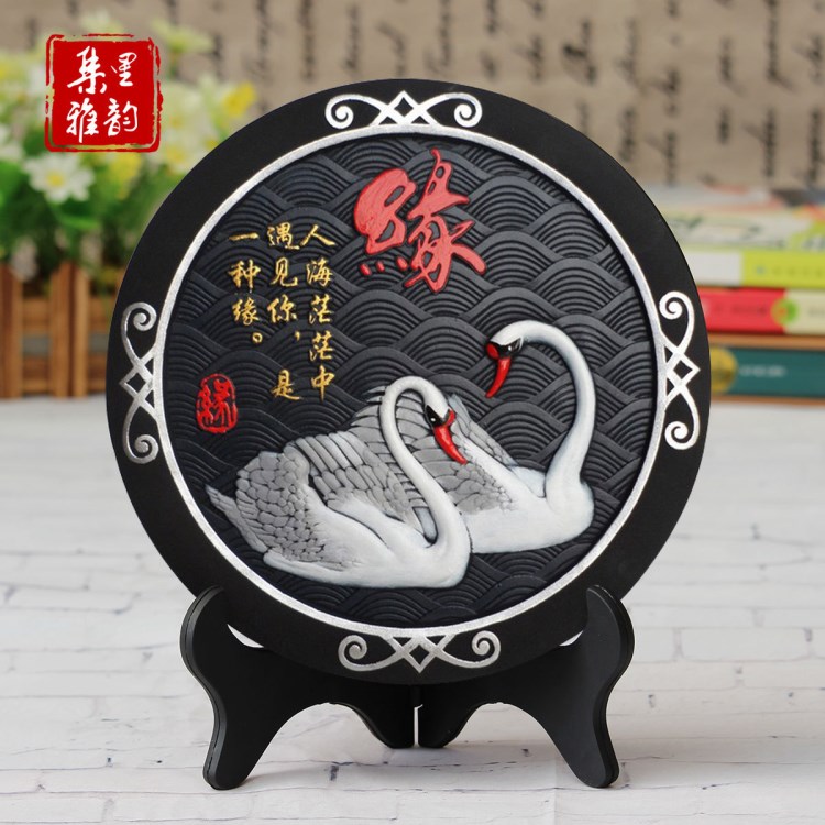 廠家批發(fā)活性炭雕工藝品創(chuàng)意定制結(jié)婚禮物精品圓盤碳雕擺件260緣