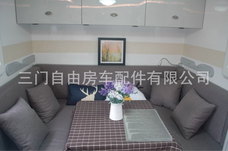 小拖掛，入門級房車，公路用拖掛房車，旅居車，戈士達320