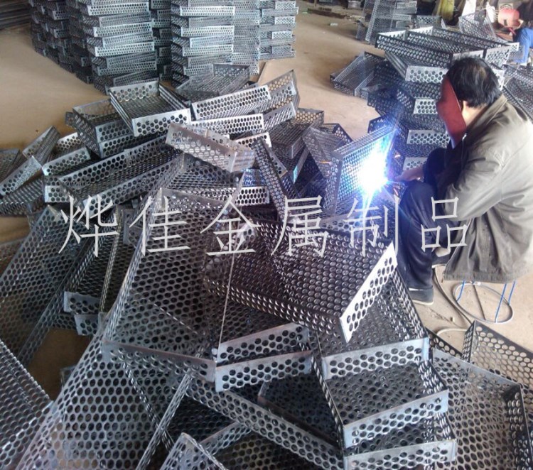 廠家供應(yīng)各種規(guī)格不銹鋼消毒筐，網(wǎng)藍(lán)，過濾篩網(wǎng)沖孔過濾網(wǎng)筒