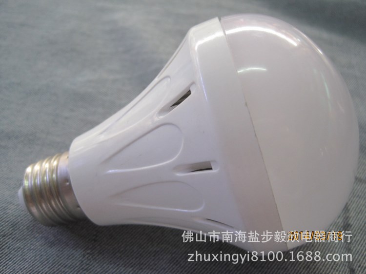 LED燈泡3W5W10W球泡LED塑料泡LED節(jié)能燈泡批發(fā)應急燈廠家直銷