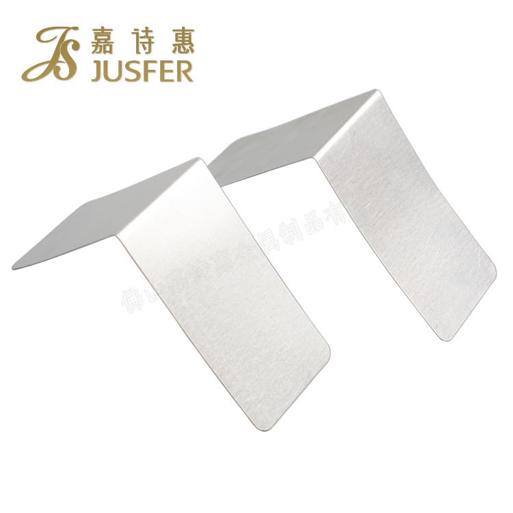 廠家直銷(xiāo)鐵皮包角護(hù)角 箱包金屬直角鐵包角機(jī)械包角木箱護(hù)角批發(fā)